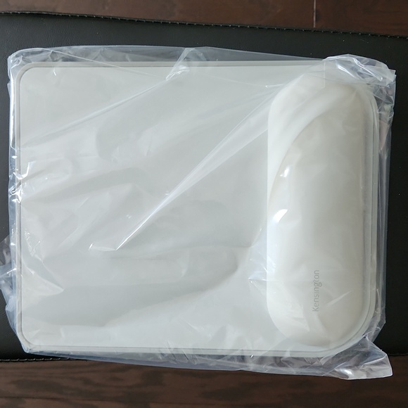 NIB Kensington ErgoSoft Wrist Rest Mouse Pad - Gray - Picture 3 of 5